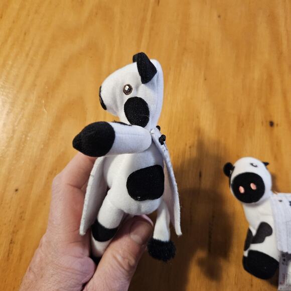 Chick-fil-A Eat Mor Chikin Cow Plush Lot Of 2 2013 2022 Advertising Toys - Picture 3 of 12